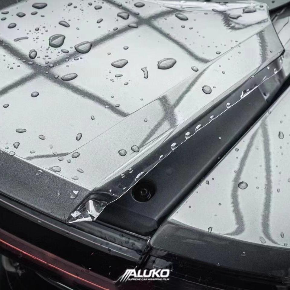 Close-up of 7.5mil paint protection film showing the mirror-like finish of ALUKOCARWRAP ultra glossy PPF.
