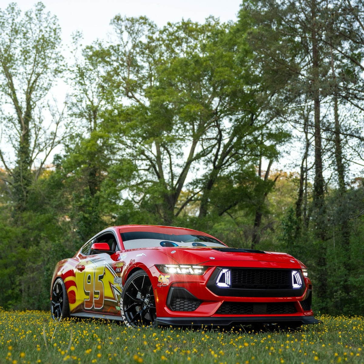 ALUKOVINYL Livery Lightning McQueen Custom Vinyl Wrap