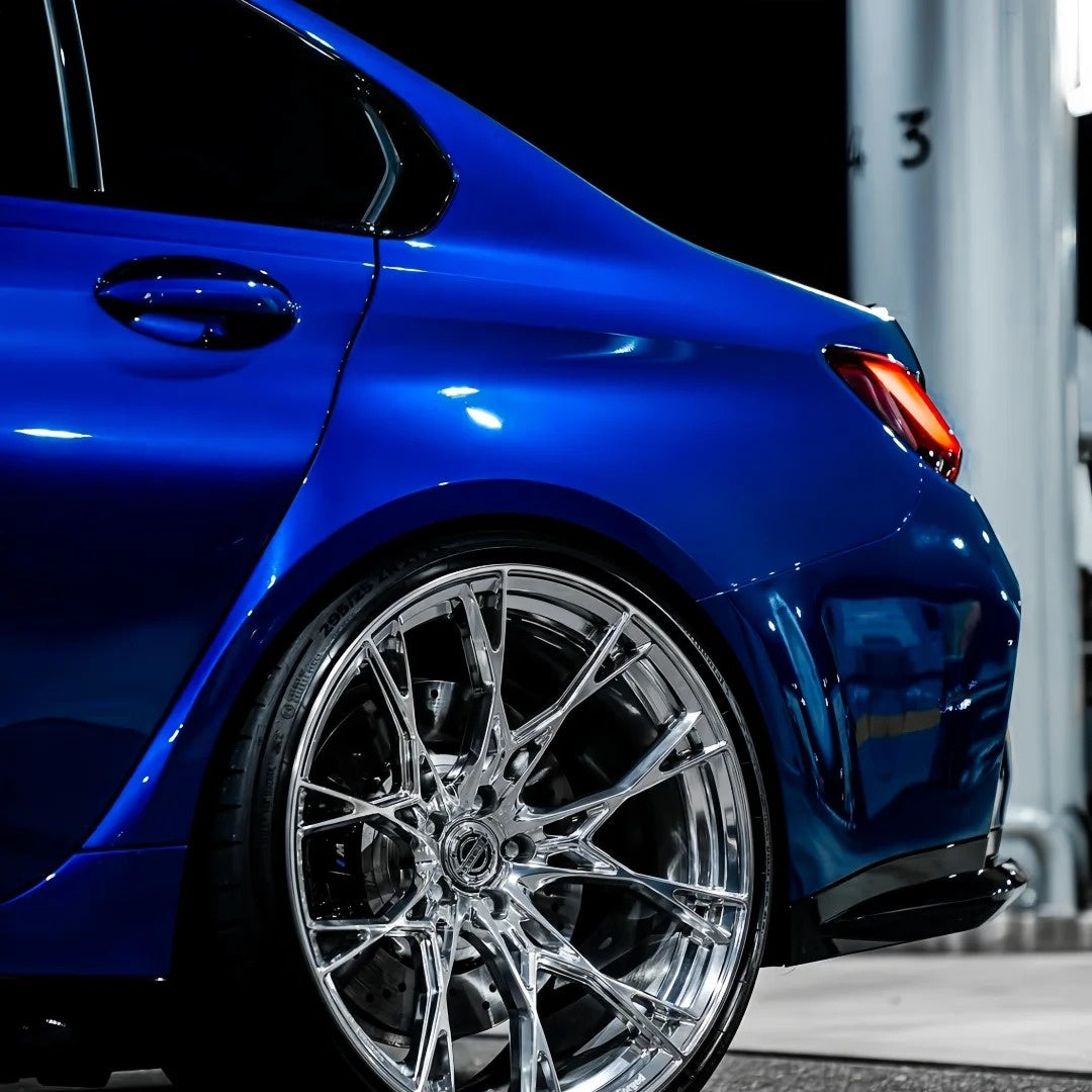 Close-up of ALUKOCARWRAP PET blue car wrap, highlighting the ultra-smooth mirror finish with zero orange peel.