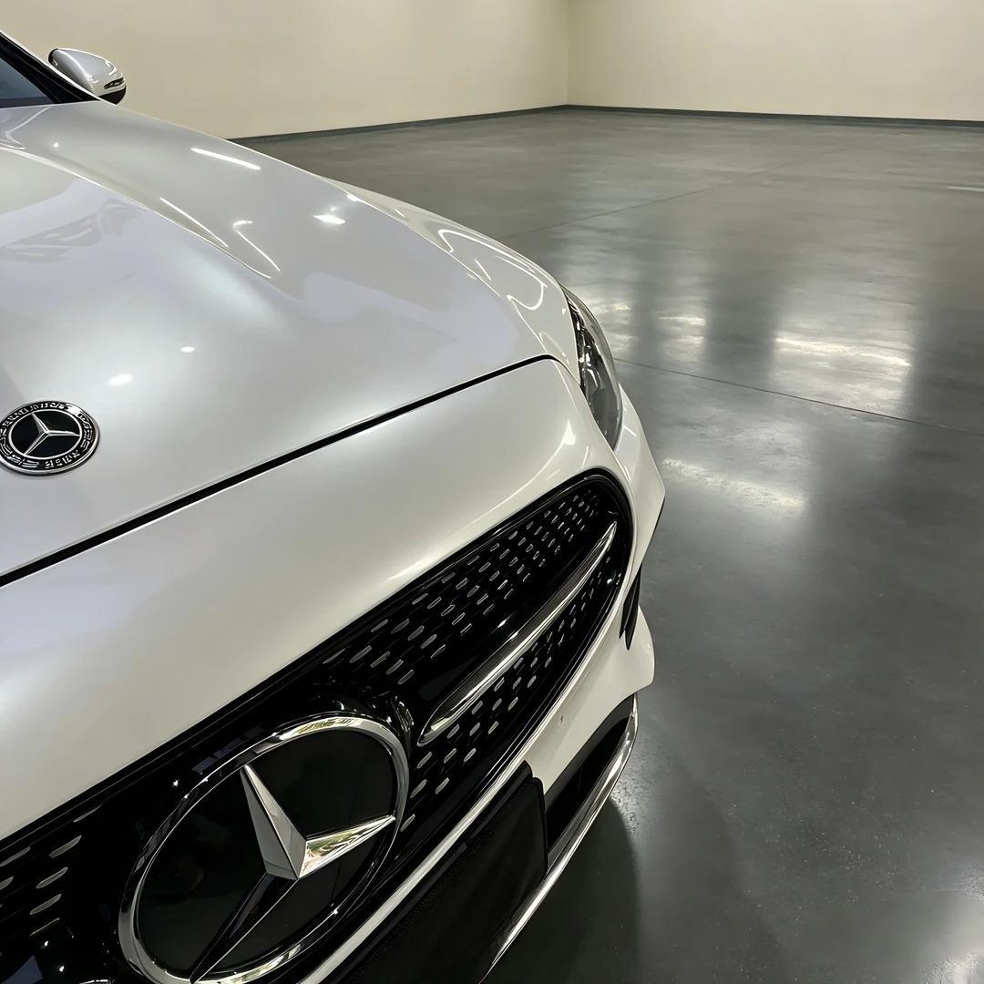 Glossy Shell White Car Vinyl Wrap Audi Tesla PET