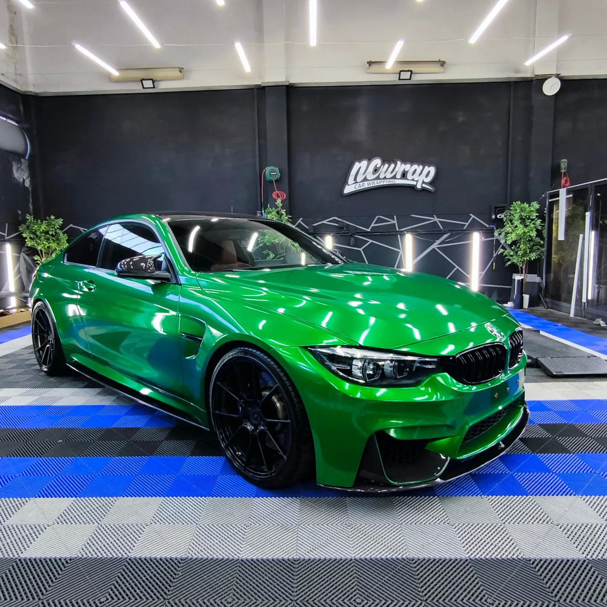 Passenger side door panel wrapped in ALUKOCARWRAP Gloss Metallic Diamond Lizard Green Car Vinyl Wrap demonstrating brilliant multi-tonal reflection