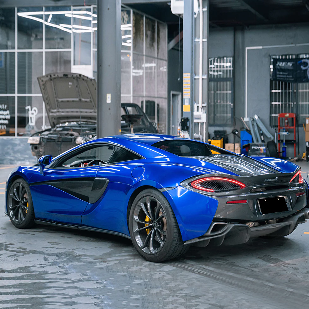 ALUKOCARWRAP Metallic Ocean Blue Car Wrap weaponizing a supercar with an abyssal, orange-peel-free liquid mirror finish.