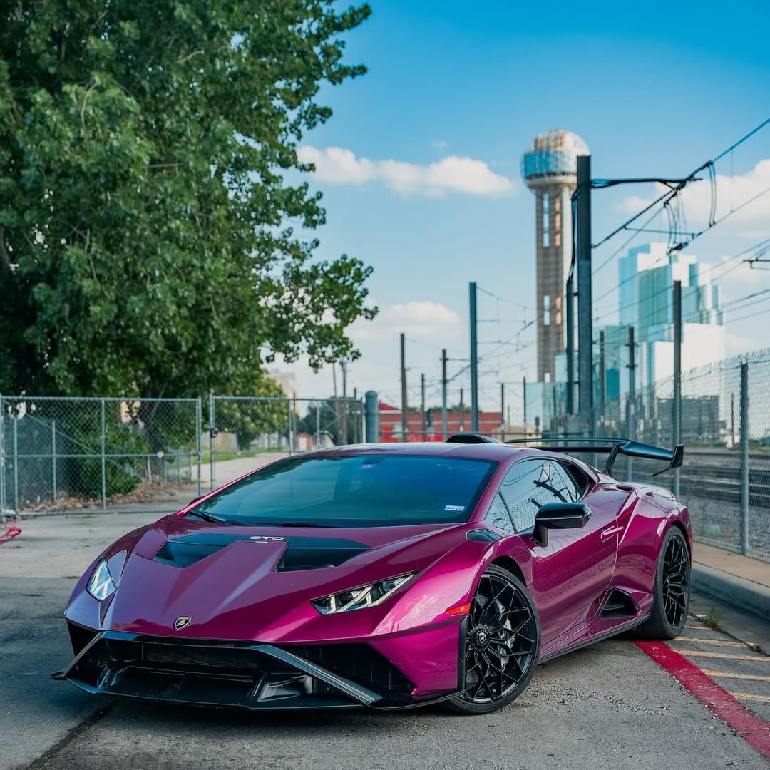 Show-car look of ALUKOCARWRAP passionate purple car wrap with ultra-flat PET film technology for seamless gloss metallic style.