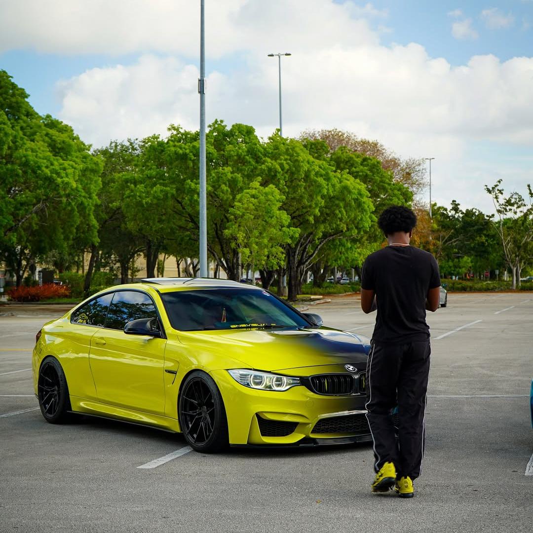 ALUKOVINYL Black To Green Gradient Custom Vinyl Wrap