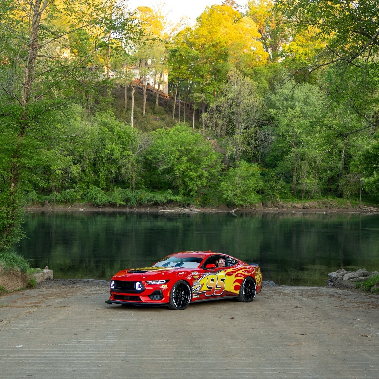 ALUKOVINYL Livery Lightning McQueen Custom Vinyl Wrap