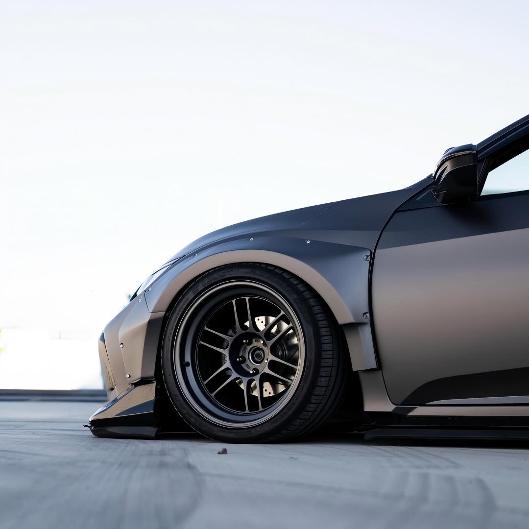 Full roll of ALUKOCARWRAP Matte Ultimate car wrap in Meteorites Grey, featuring heavy-duty protective film and micro air-release channels for pro car wrapping.